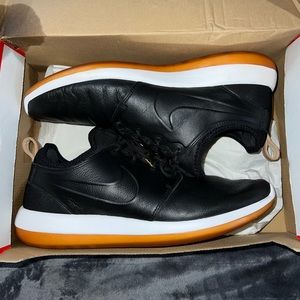 Nike Roshe two leather prm